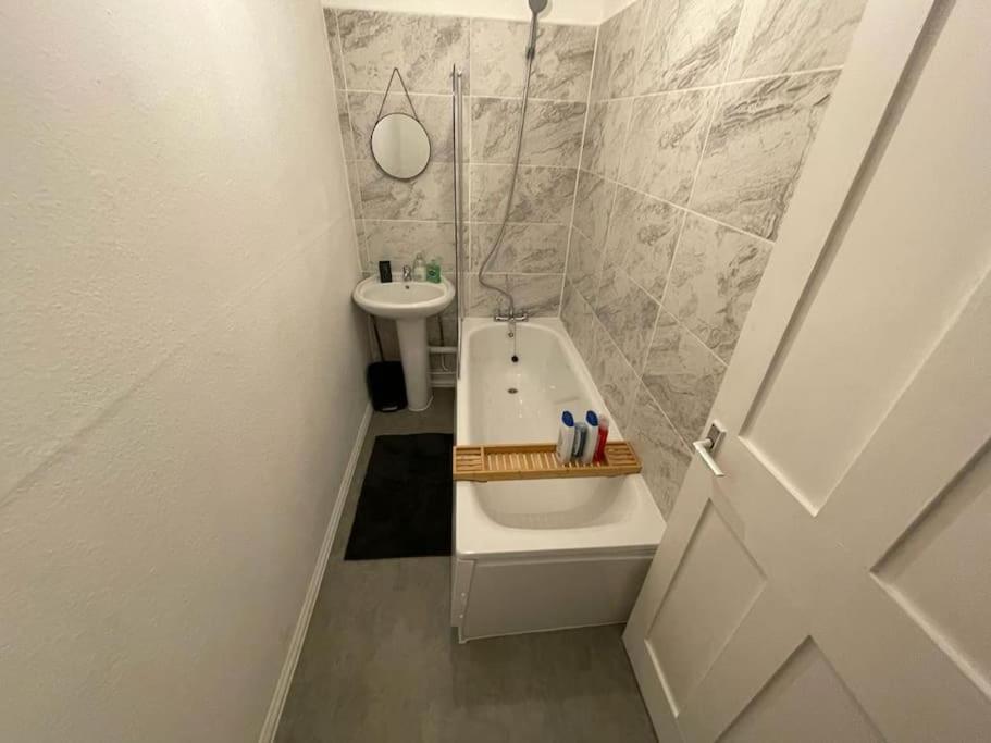 Lägenhet Beautiful 2 Bedroom On Tower Bridge London
