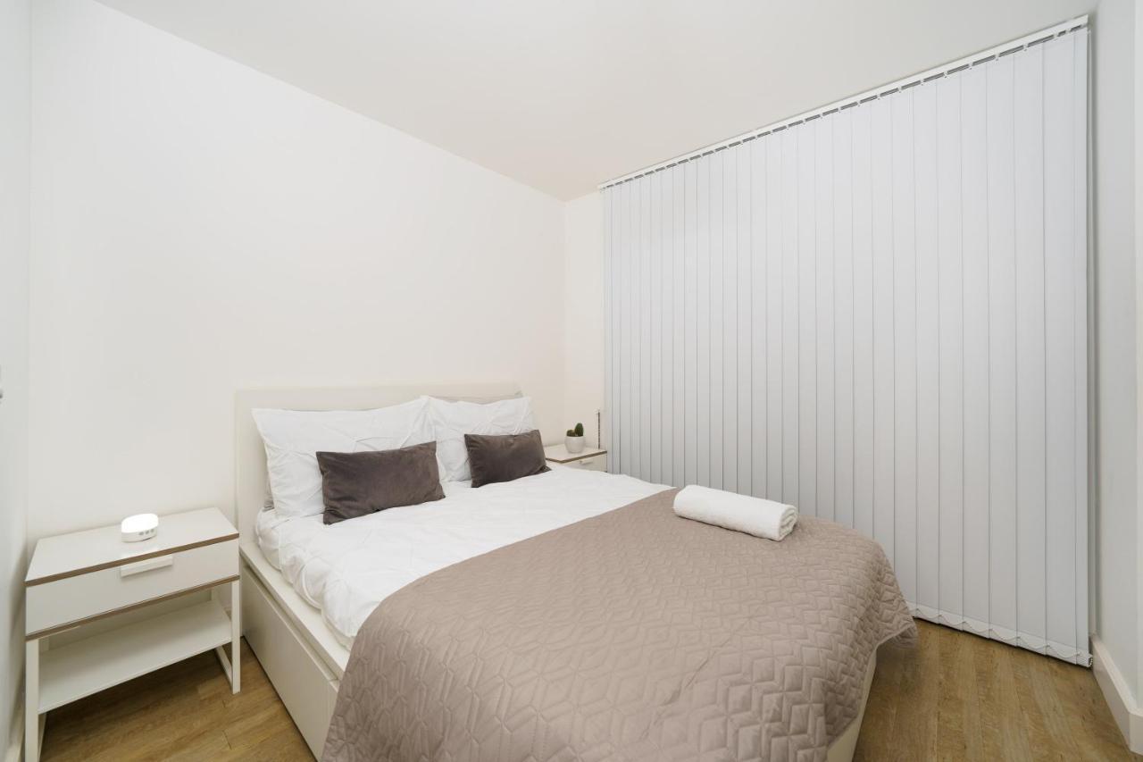 Stylish Fully-equipped One Bedroom With Extra Sofa Bed, Free Secure Parking, Onsite Gym, 24hr Security & Concierge Leilighet *