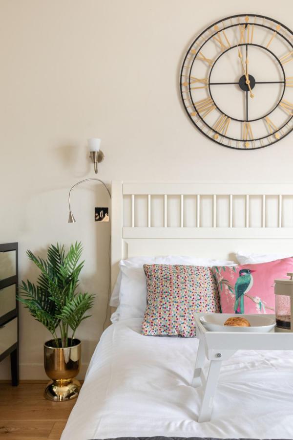 Spacious 1 Bed Oxford Street - Sleeps 4 Lägenhet London