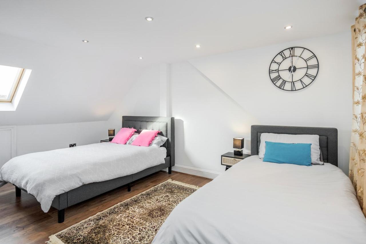 Entire Lovely Family With Parking, Wifi, Netflix, Self Check-in * Londen