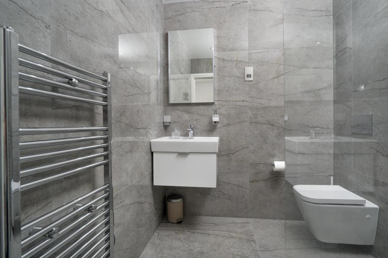 Appartement Oxford Street 2 Bedr, 3 Beds, 2,5 Bath, 2 Min Subway