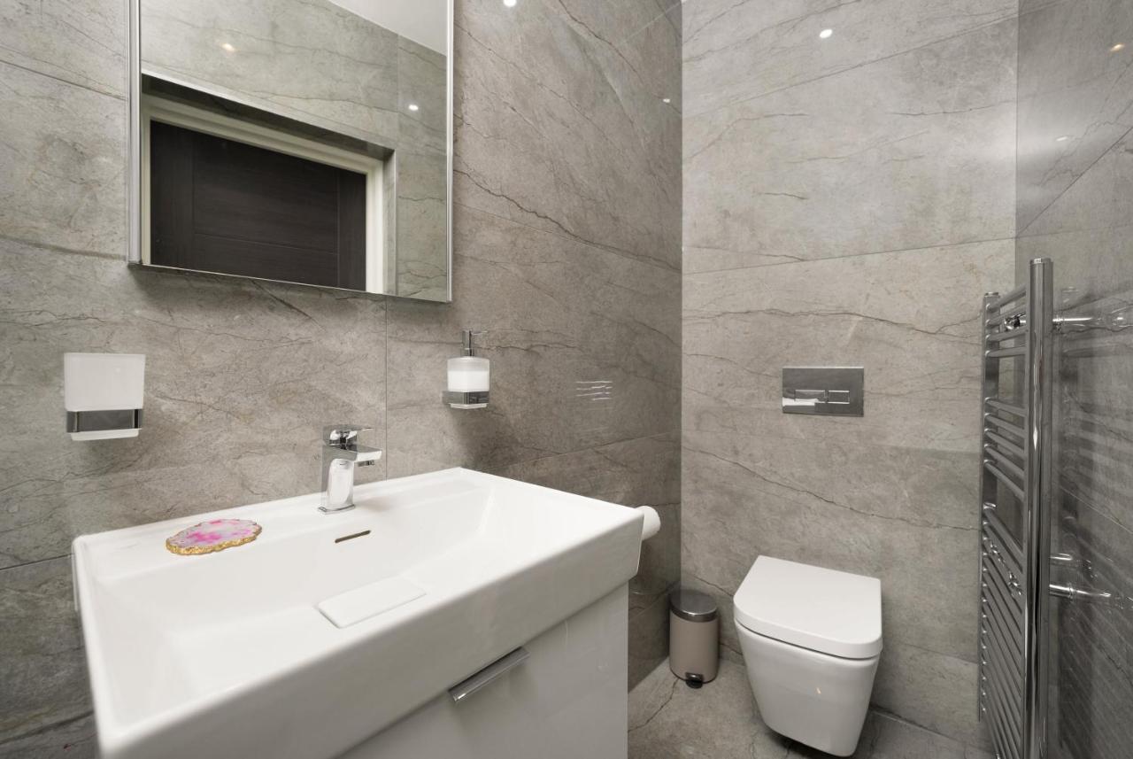 Oxford Street 2 Bedr, 3 Beds, 2,5 Bath, 2 Min Subway Appartement