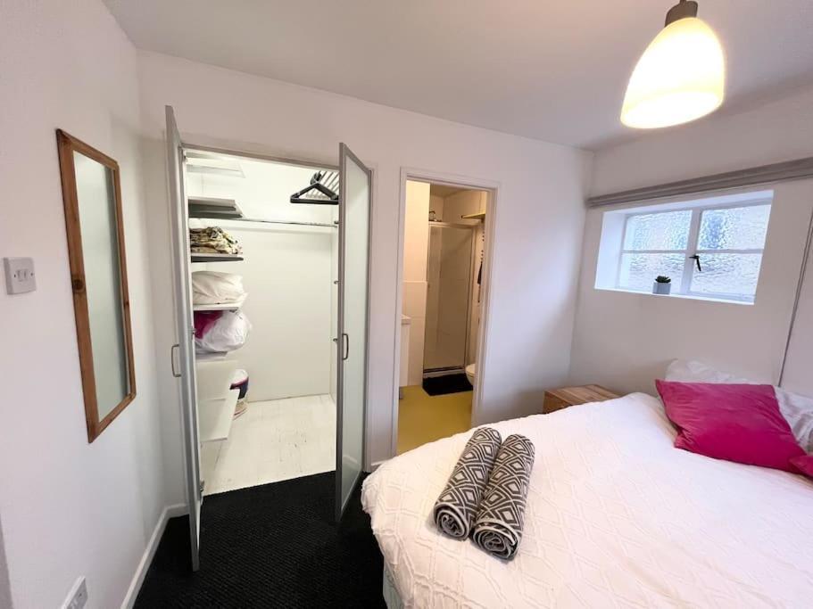 Lägenhet Cosy Apt 5mins Walk From Station London