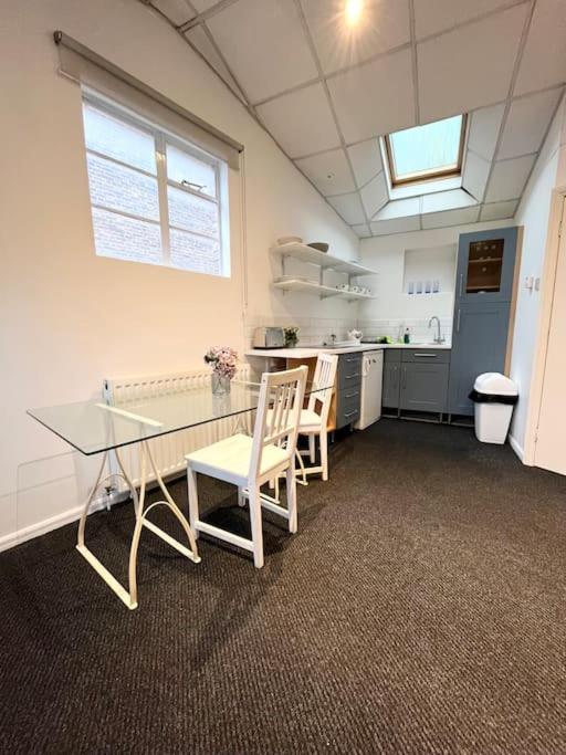 Lägenhet Cosy Apt 5mins Walk From Station