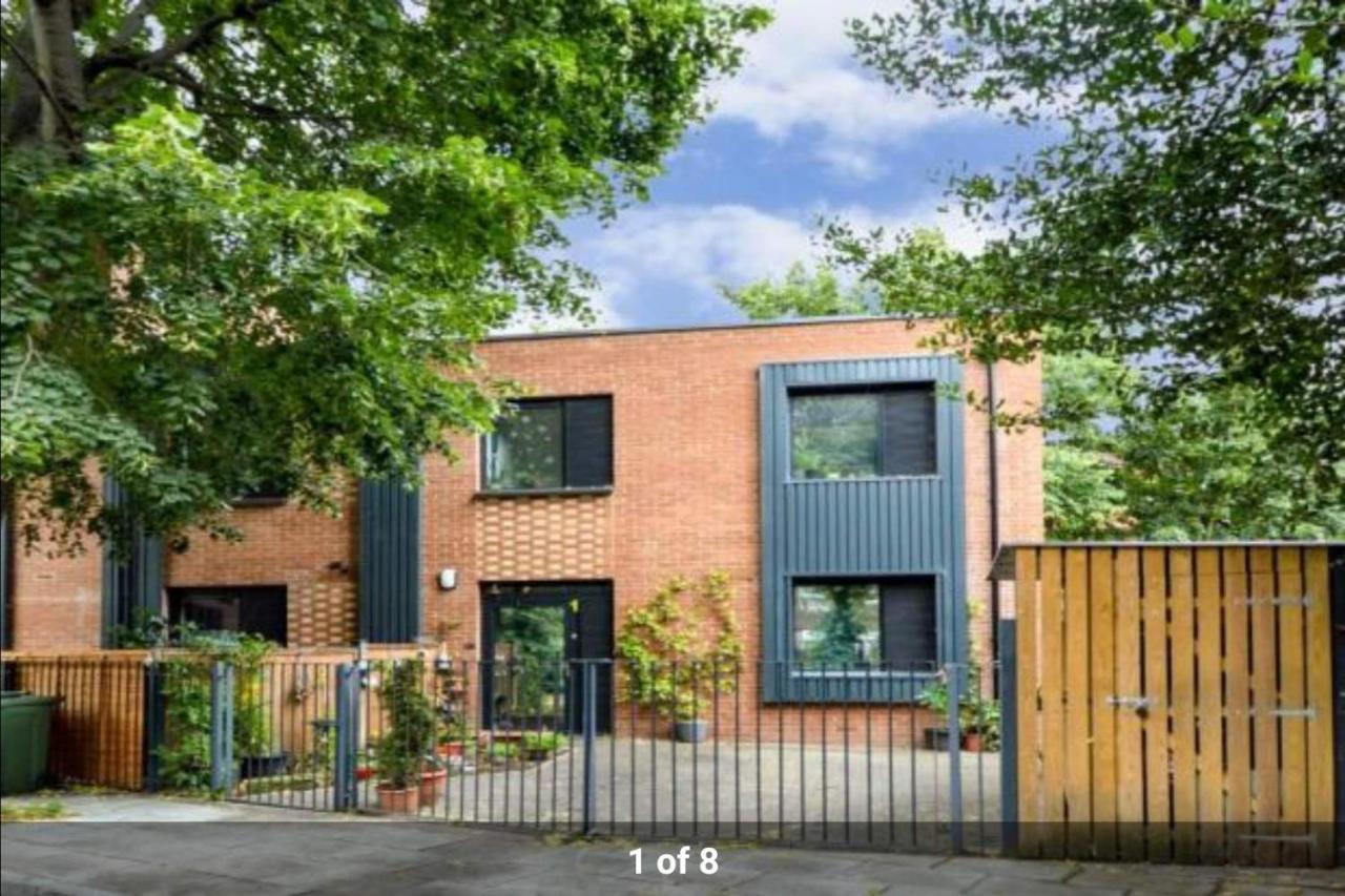 Feriehus Newly Refurbished - Entire 4 Bedroom Private House With Kitchen, Living & Private Garden - 1 Cape House London, Within 30 Mins From London, Bridge & Canary Wharf