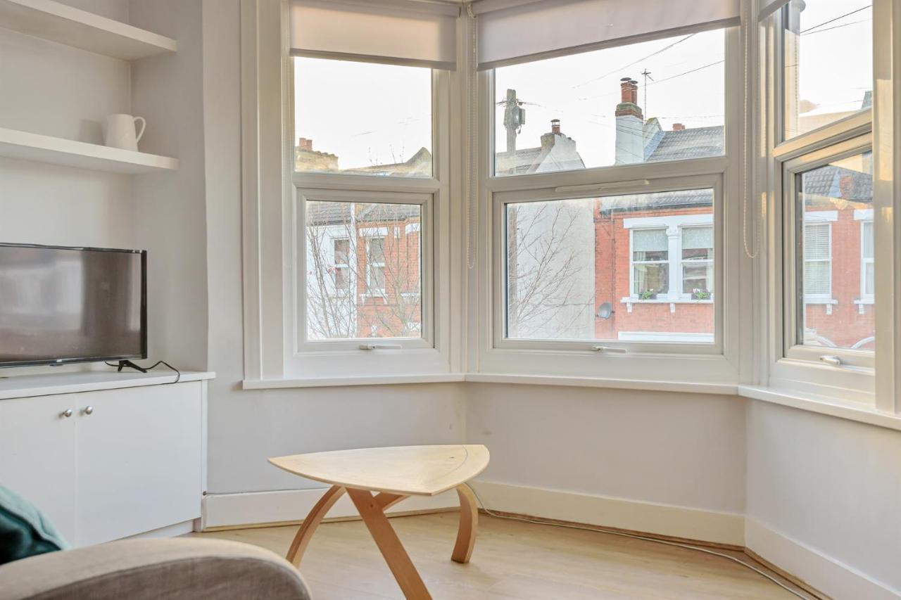 Appartement Homely 1-bed In Vibrant Zone 3 Londen