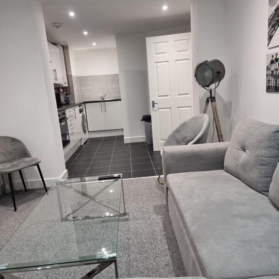 Classic 2 Bed In Oldkent Road Appartamento *