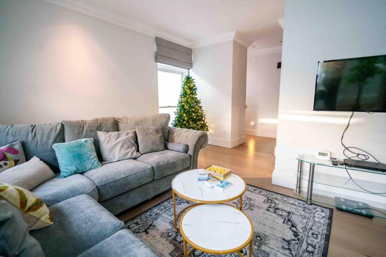 Feriehus Spacious & Modern 3brs House In *