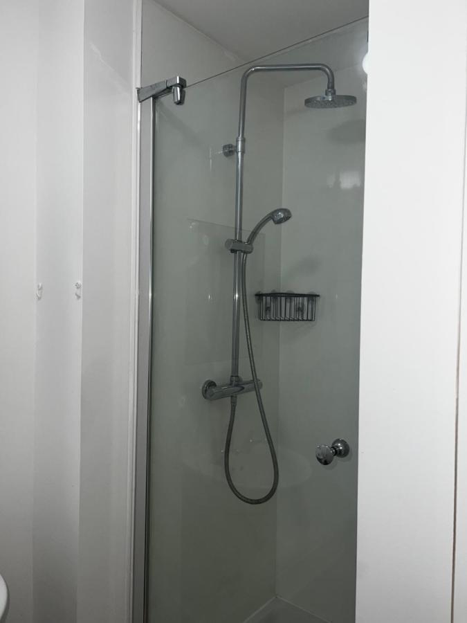 Modern In Popular South Kensington Location *