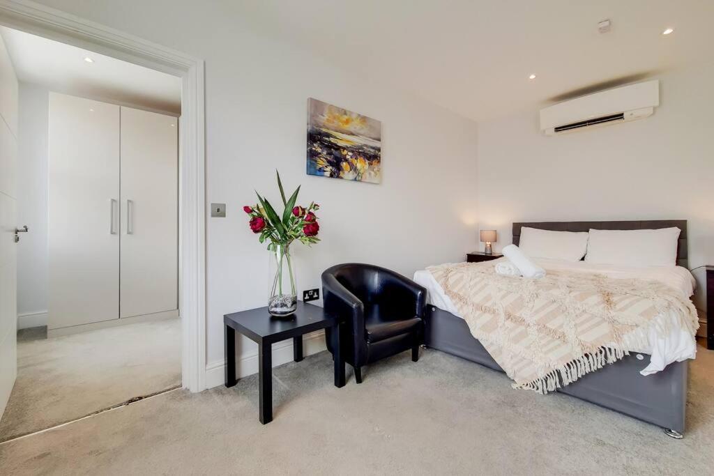 Fabulous Deluxe King With Air-conditioning Holiday home London