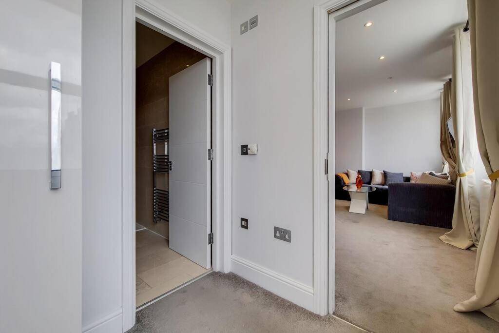 Holiday home Fabulous Deluxe King With Air-conditioning London