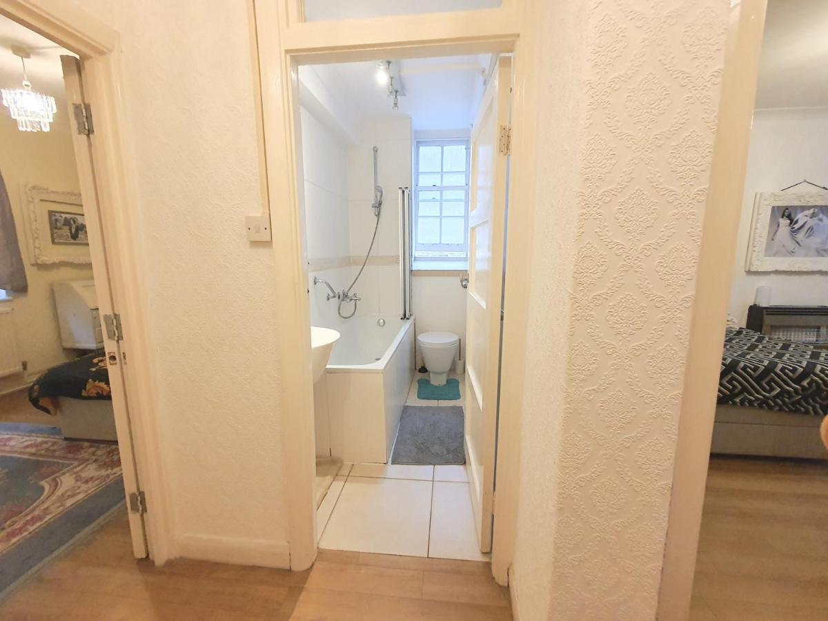 Nearby The Eye & Big Ben, 2 Large Double Bedrooms London
