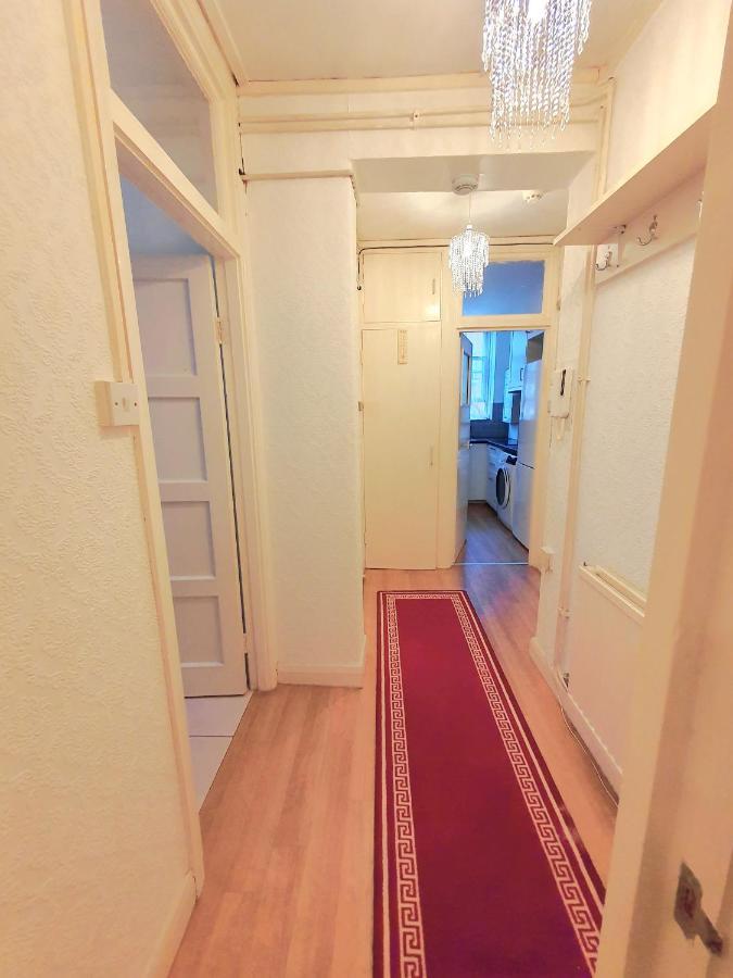 Nearby The Eye & Big Ben, 2 Large Double Bedrooms * London