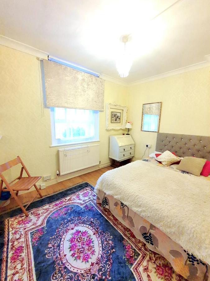 Nearby The Eye & Big Ben, 2 Large Double Bedrooms London