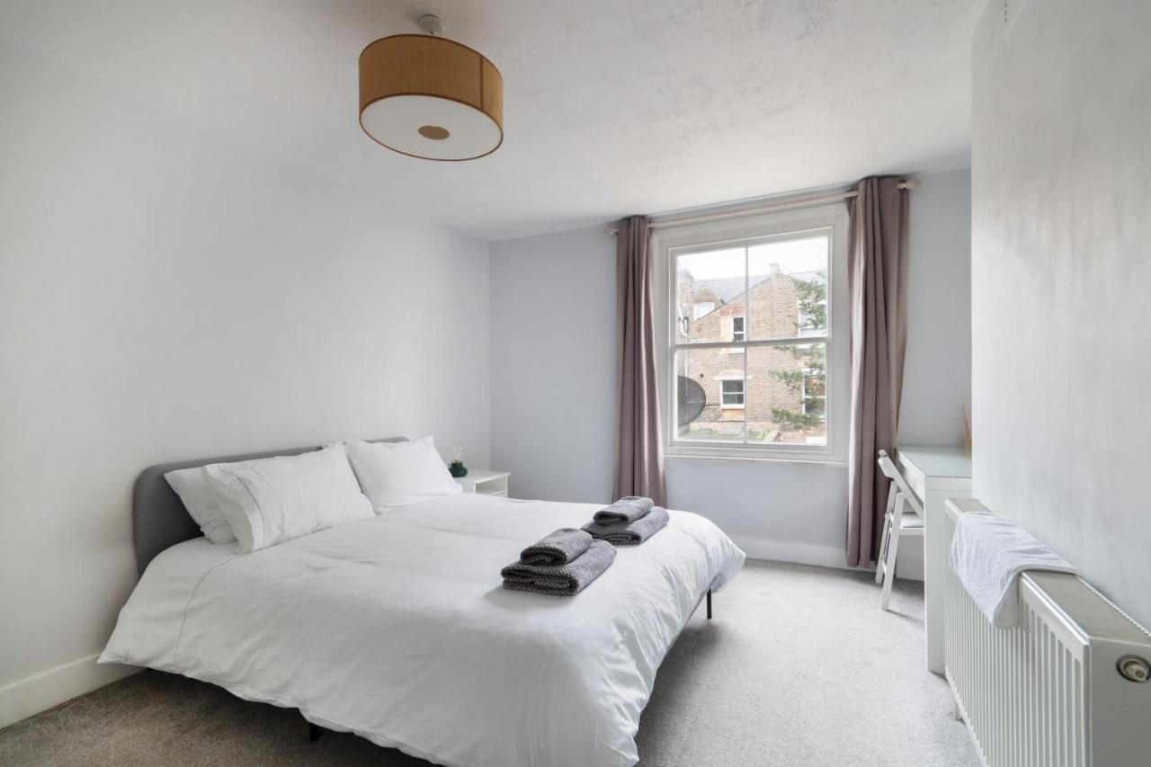 1 Bed Clapham Junction * London