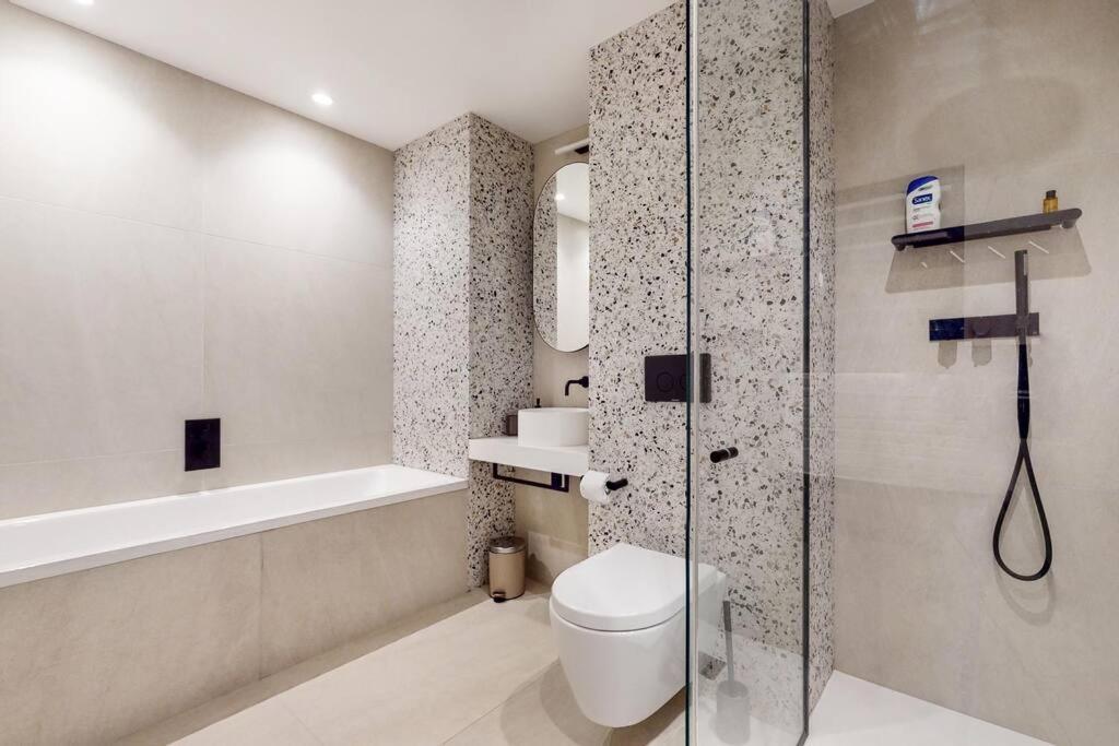 Modern 1 Bed Flat With Balcony In Kensal * London