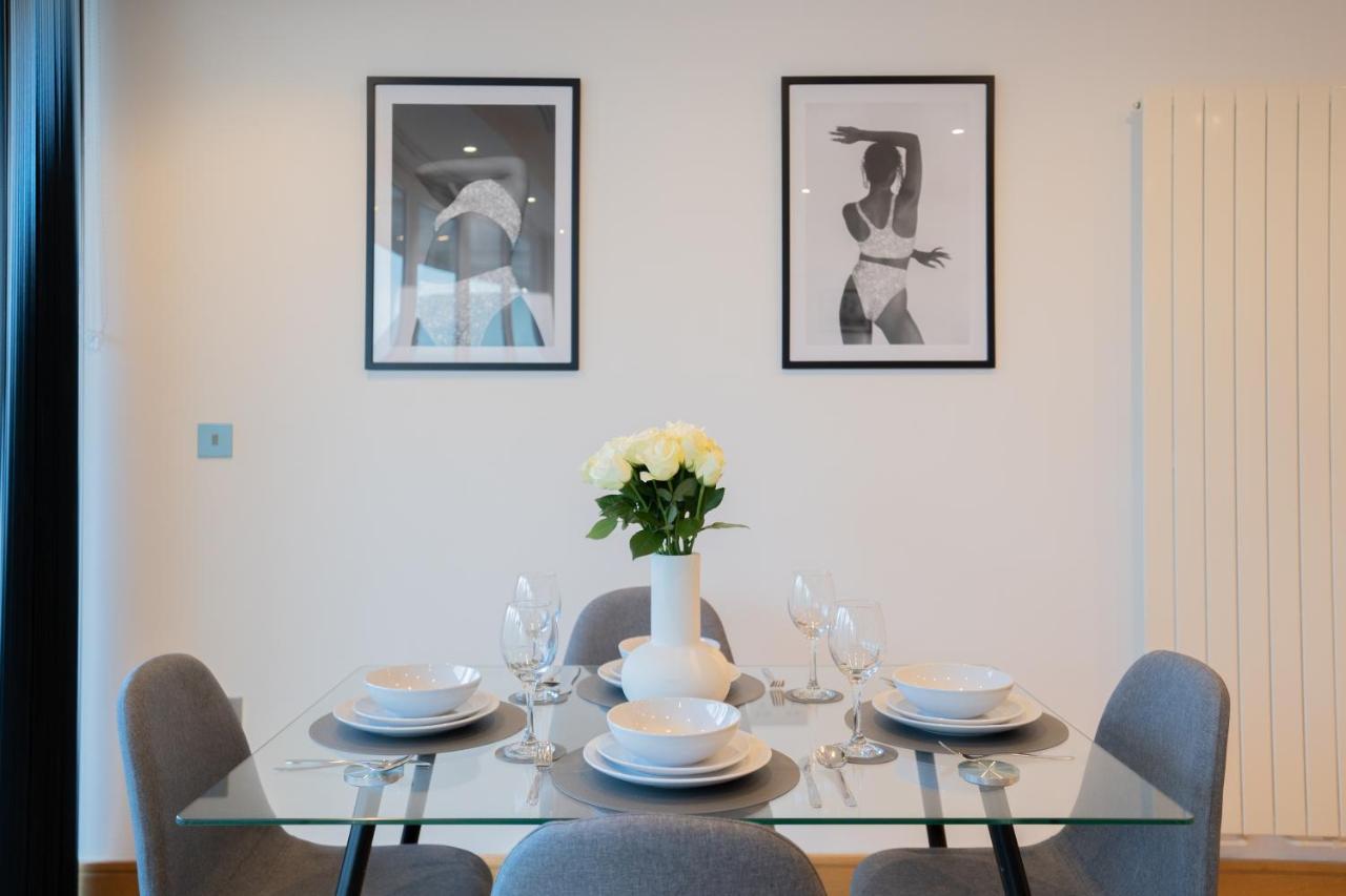 Canary Wharf Luxury Flat W/ View & Terrace Londen