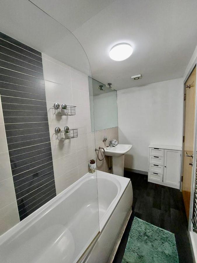 Modern 2 Bedroom Flat Fulham Apartment London