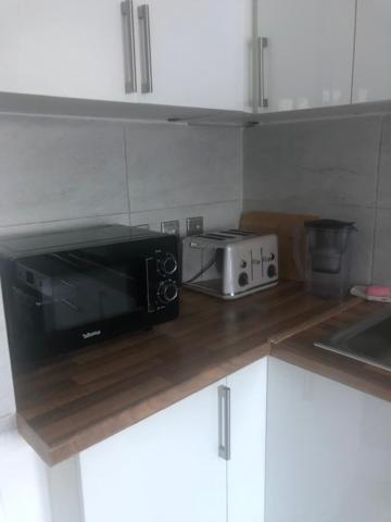 12 Minutes To Kings Cross, 6 Minutes Walks To The Train Station - Free Parking 3 Bed 2 Bath Fully Refurbished Flat No Party Or Gathering Allowed London