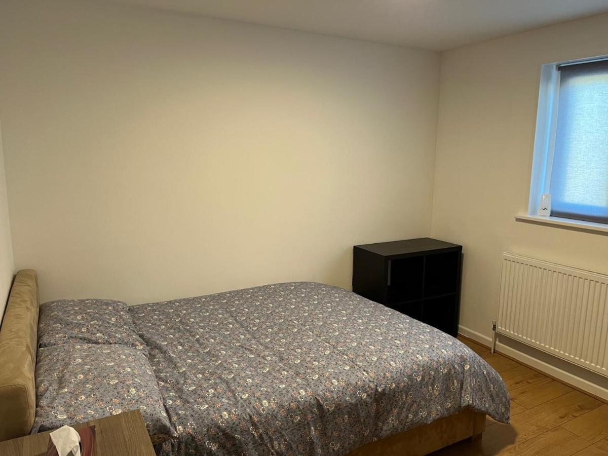 Three Bedroom House In Tooting By Star * London