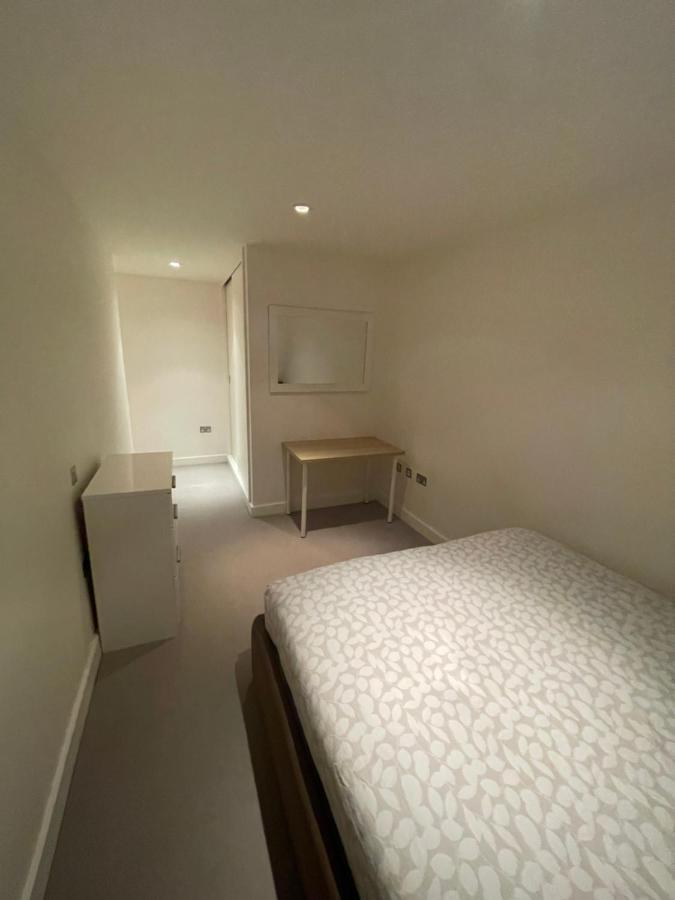 Oxford Street Apartment *