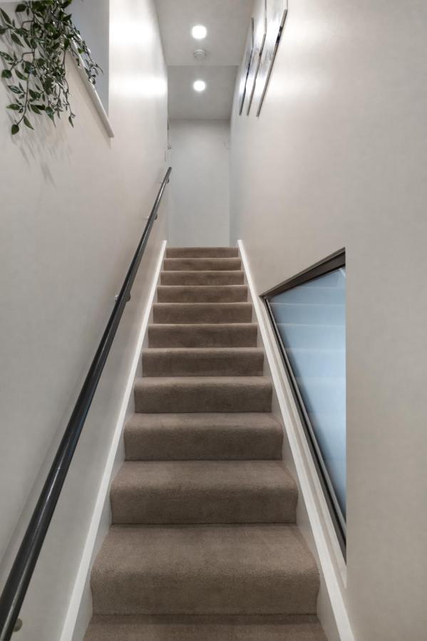Apartment Stunning 2 Bed 2 Bath With Private Patio *