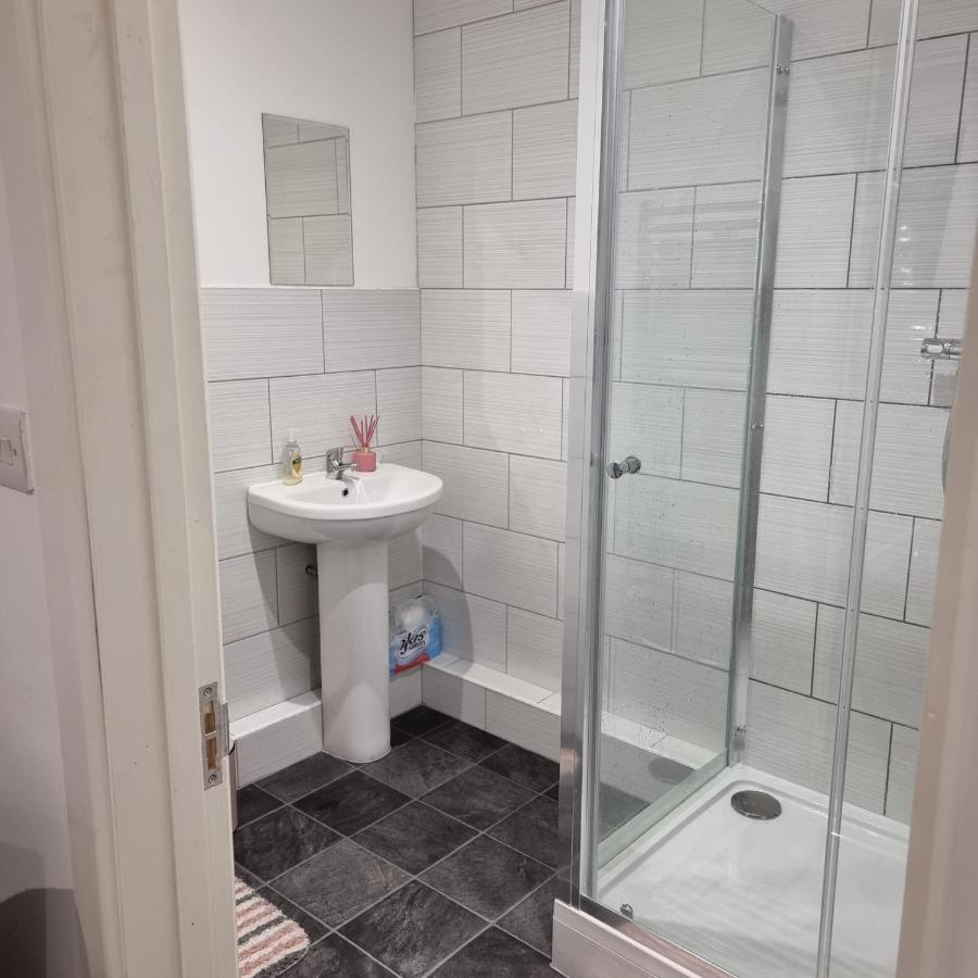 Classic 2 Bed In Oldkent Road Londra