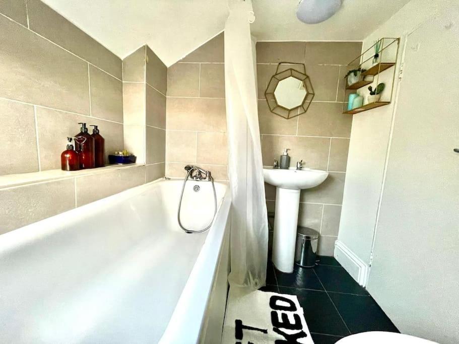 Leilighet Cute 3 Bedroom Flat In Islington + Parking *