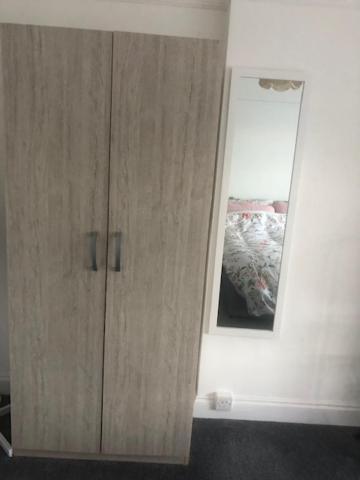 Appartamento 12 Minutes To Kings Cross, 6 Minutes Walks To The Train Station - Free Parking 3 Bed 2 Bath Fully Refurbished Flat No Party Or Gathering Allowed *