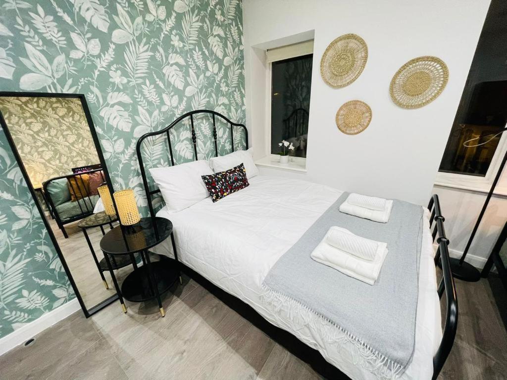 Hackney By Sleepy Apartment