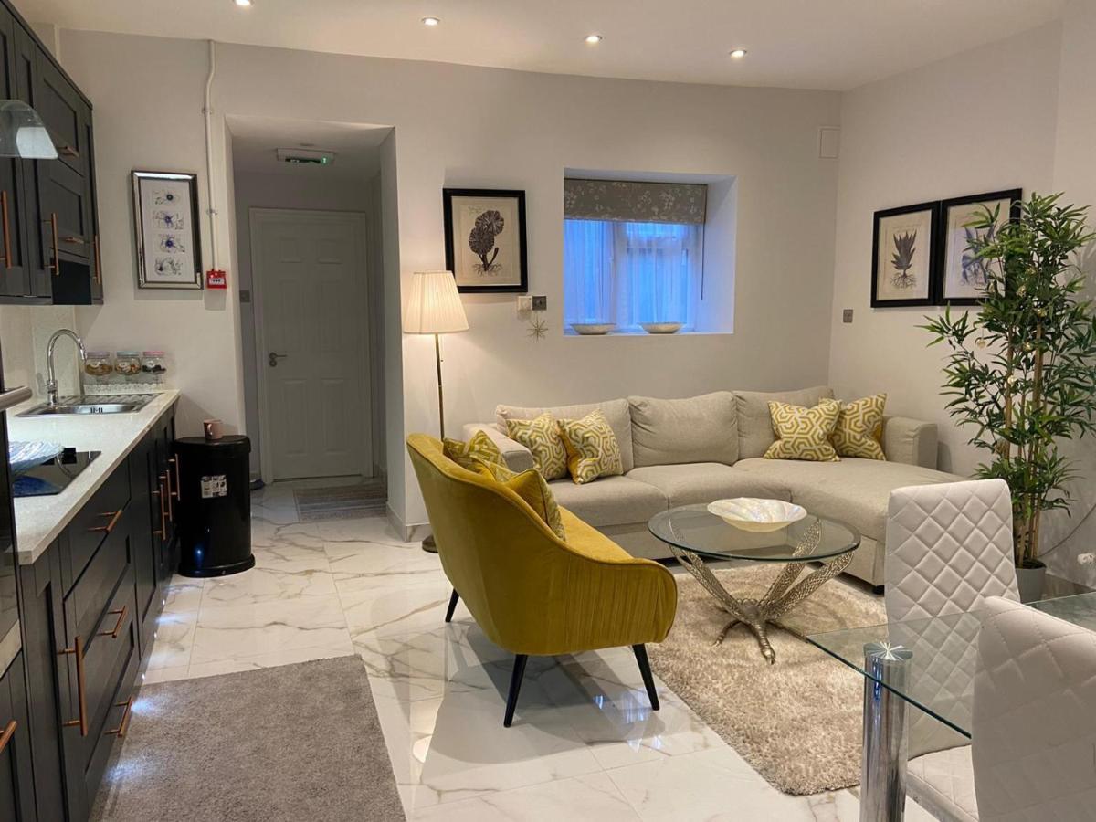 Elegant 2 Bed Flat In Chiswick Lägenhet London