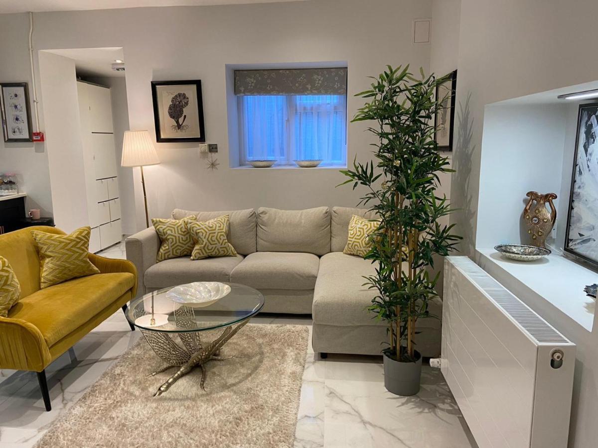 Lägenhet Elegant 2 Bed Flat In Chiswick London