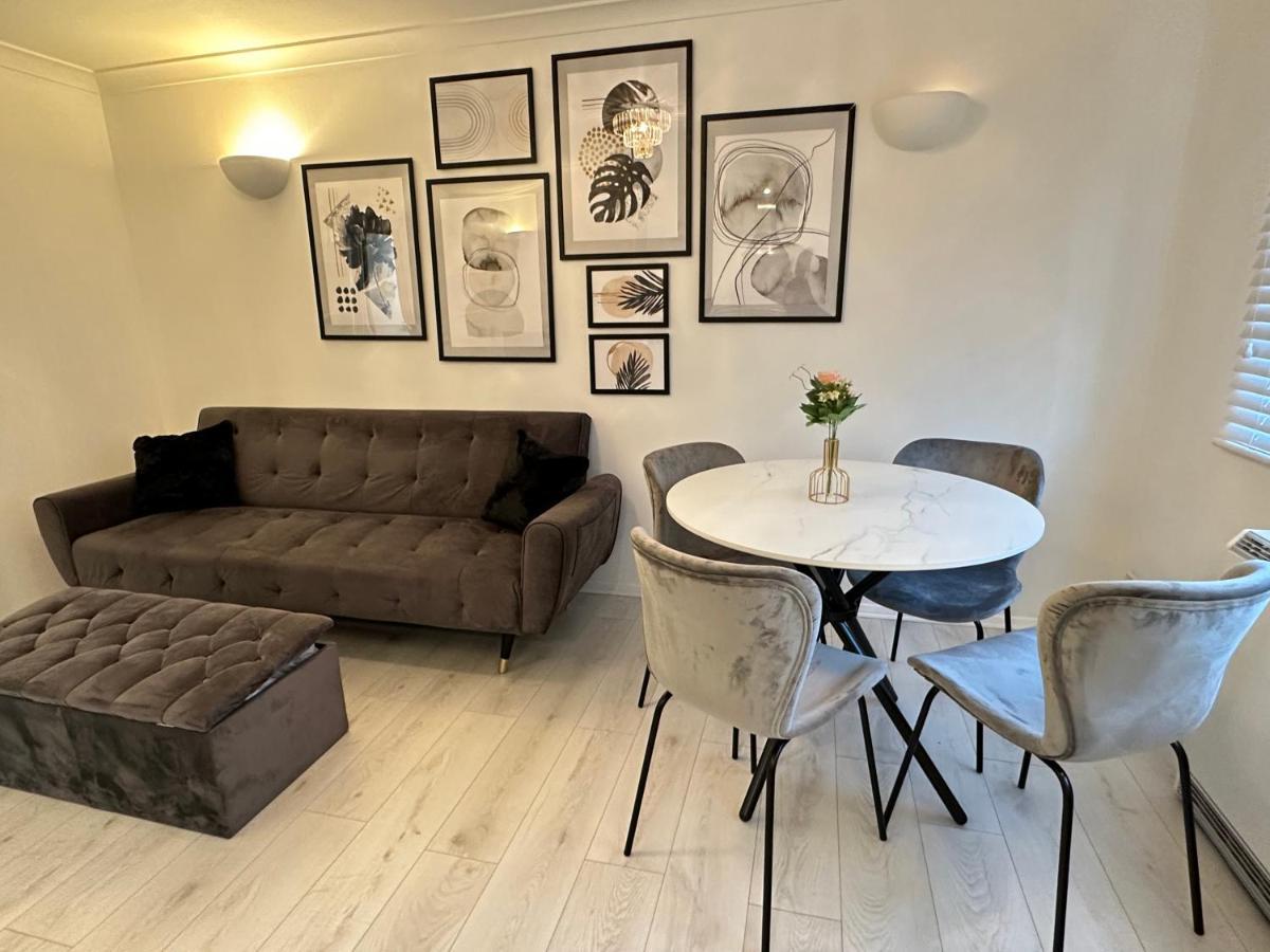 Stylish 1 Bedroom Close To Tooting Bec Station Leilighet London
