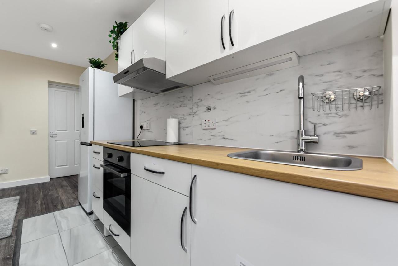 Family Friendly, Zone 2, 2 Beds, Overground