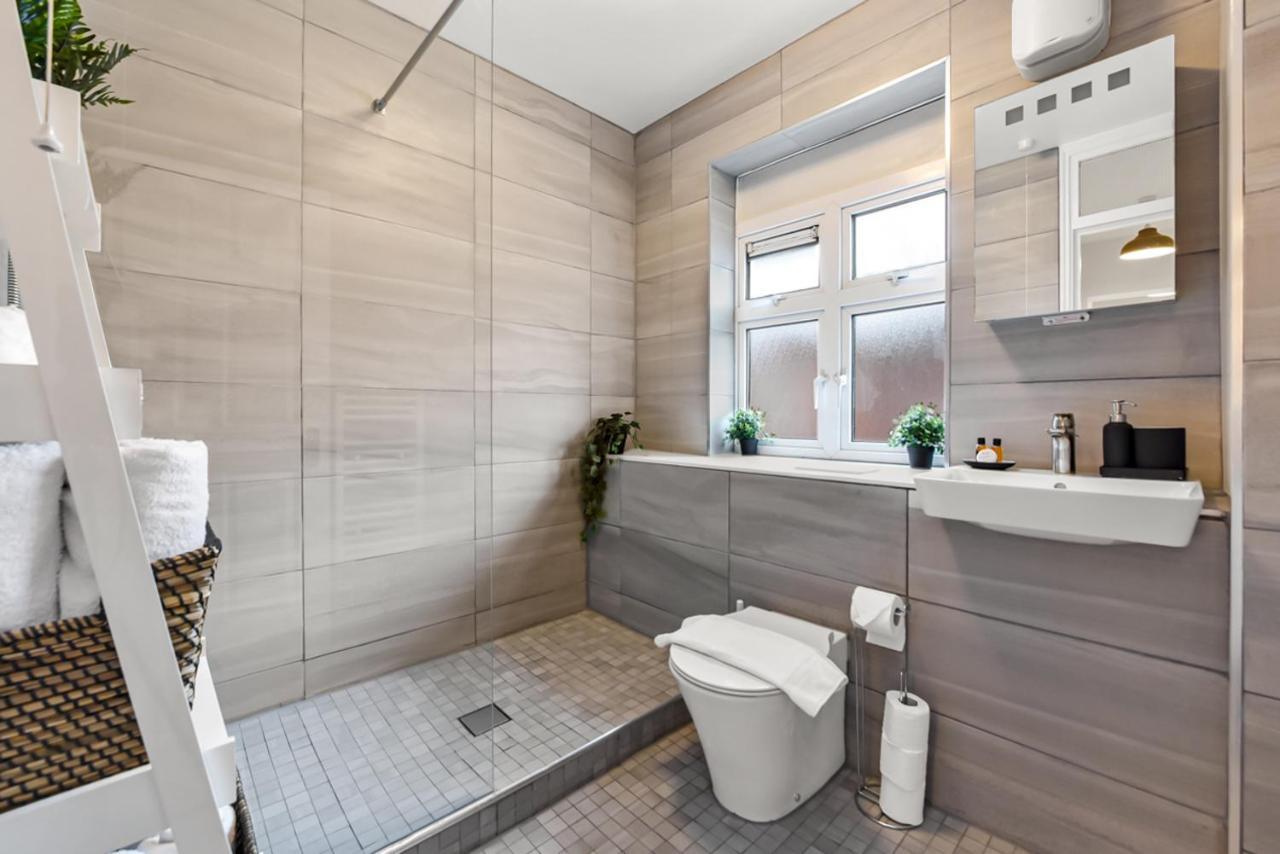 Apartment Family Friendly, Zone 2, 2 Beds, Overground