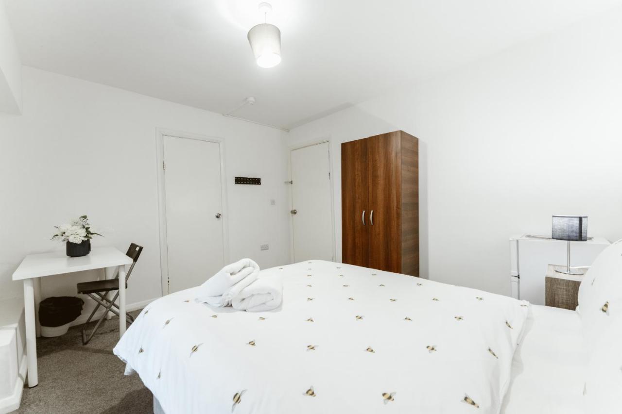 Whitechapel En-suite Beds To *