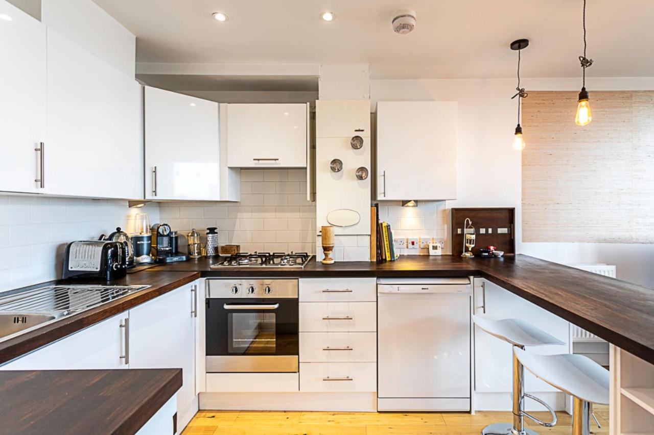 Modern Cosy On Vibrant Deptford High Street Apartment *