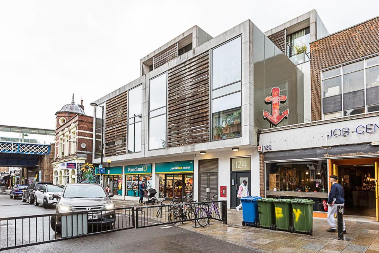 Modern Cosy On Vibrant Deptford High Street