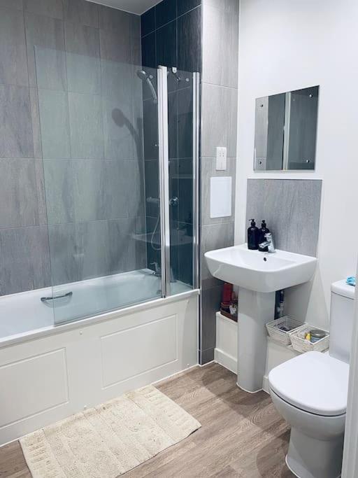Lägenhet Stunning 1 Bed Luxury London