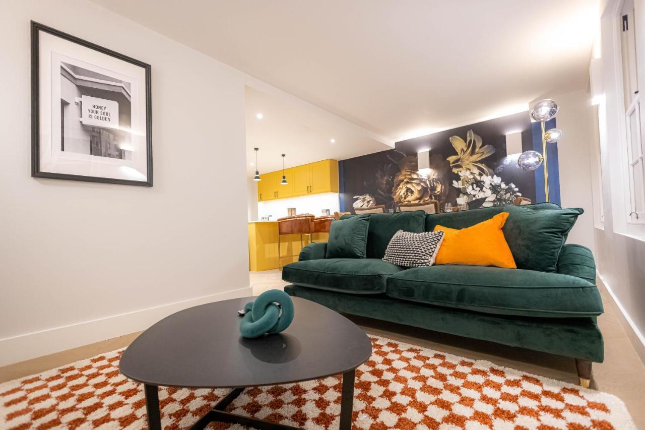 Three Bedroom Near Brick Lane By Belvilla Apartment *
