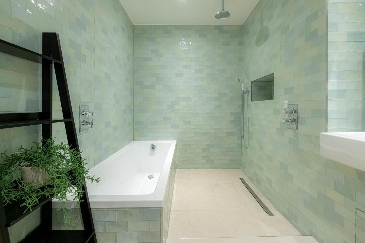 Three Bedroom Near Brick Lane By Belvilla Apartment