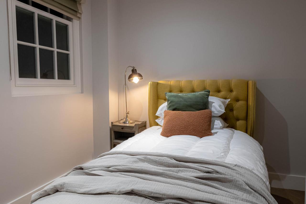 Three Bedroom Near Brick Lane By Belvilla Apartment London