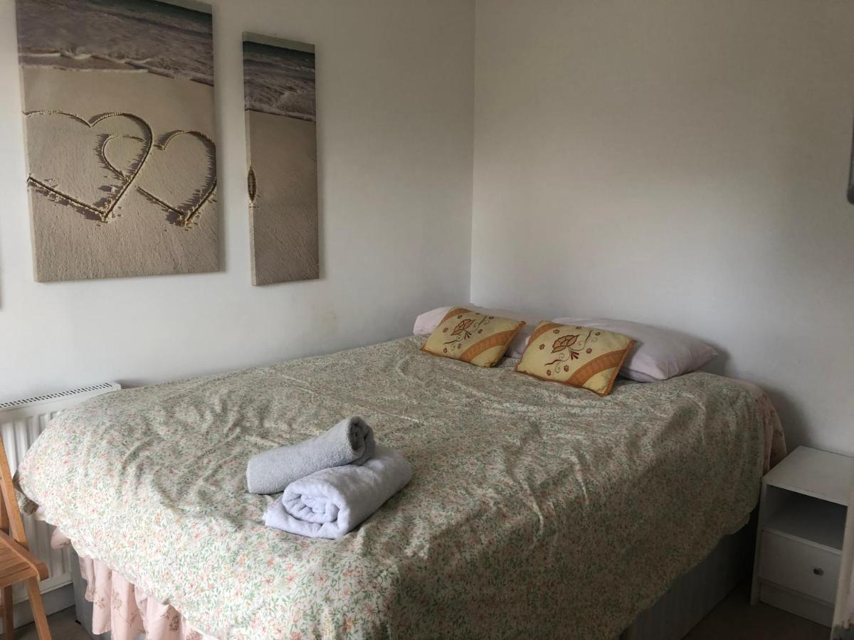 Gjestgiverier Redecorated Double With Shared Bathroom And Kitchen