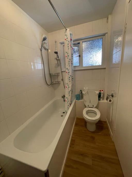 Spacious Bungalow In London, Near Central London, The Excel Centre And The O2, Ideal For Families London