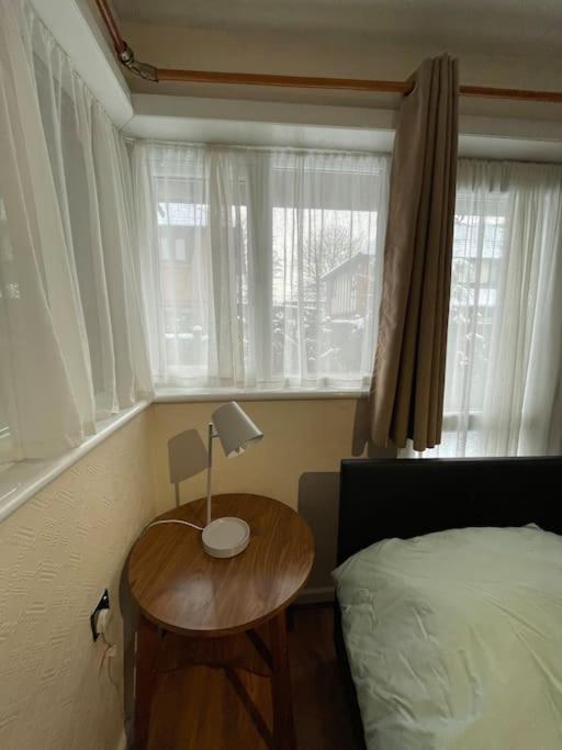 Hébergement de vacances Spacious Bungalow In London, Near Central London, The Excel Centre And The O2, Ideal For Families Londres