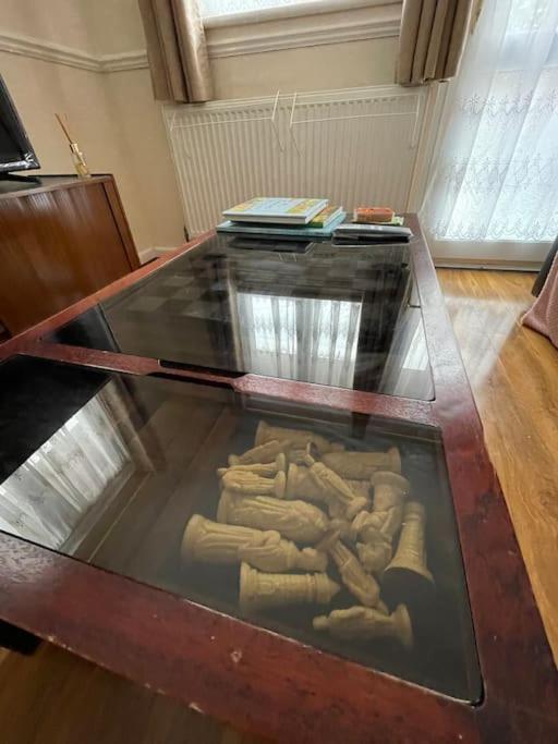 Spacious Bungalow In London, Near Central London, The Excel Centre And The O2, Ideal For Families Feriehus London