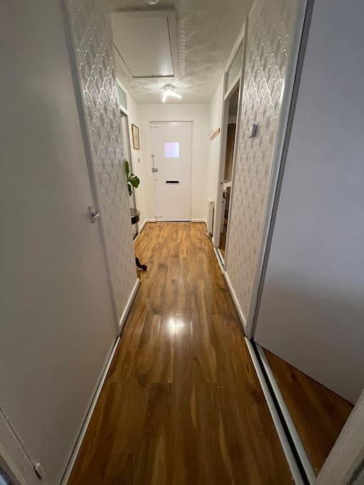 Spacious Bungalow In London, Near Central London, The Excel Centre And The O2, Ideal For Families Feriehus London