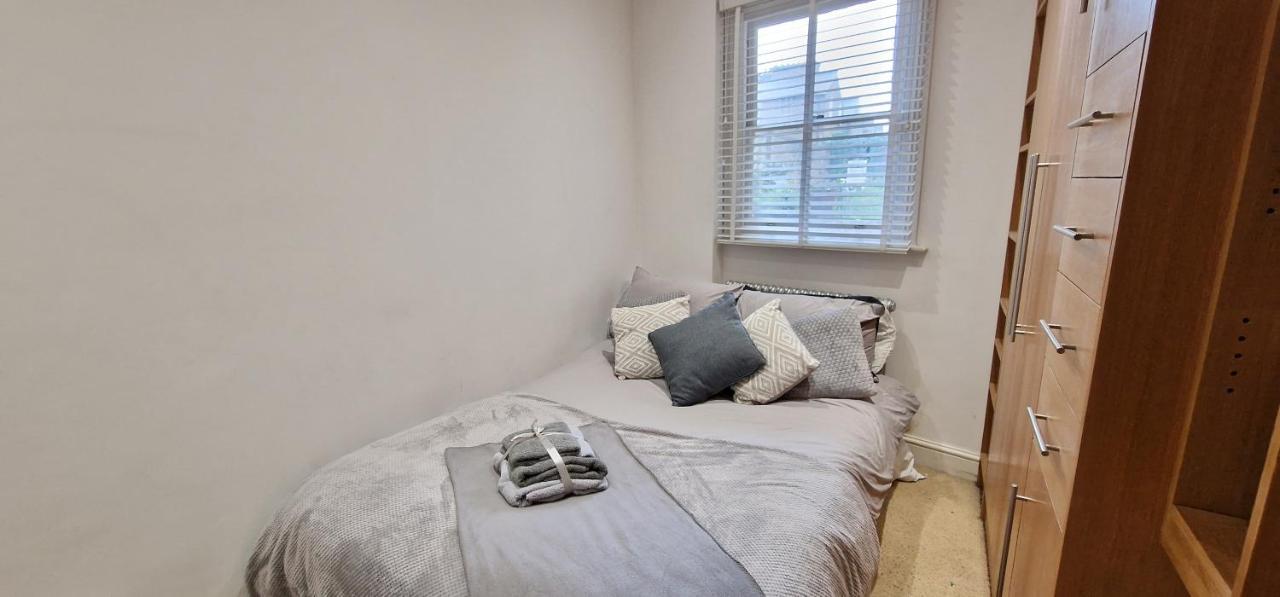 Appartement Action Packed Local 3br 1 Mins Walk To Everything *