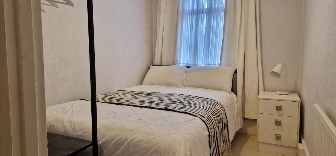 Inviting You To Your From 10 Minutes From Stratford Westfield Lägenhet London