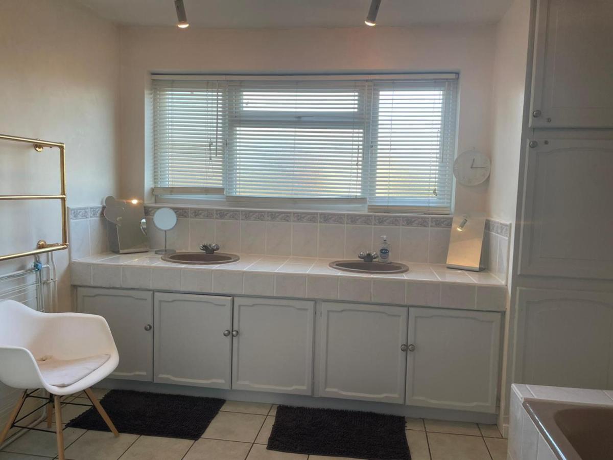 Inviting You To Your From 10 Minutes From Stratford Westfield Lägenhet *